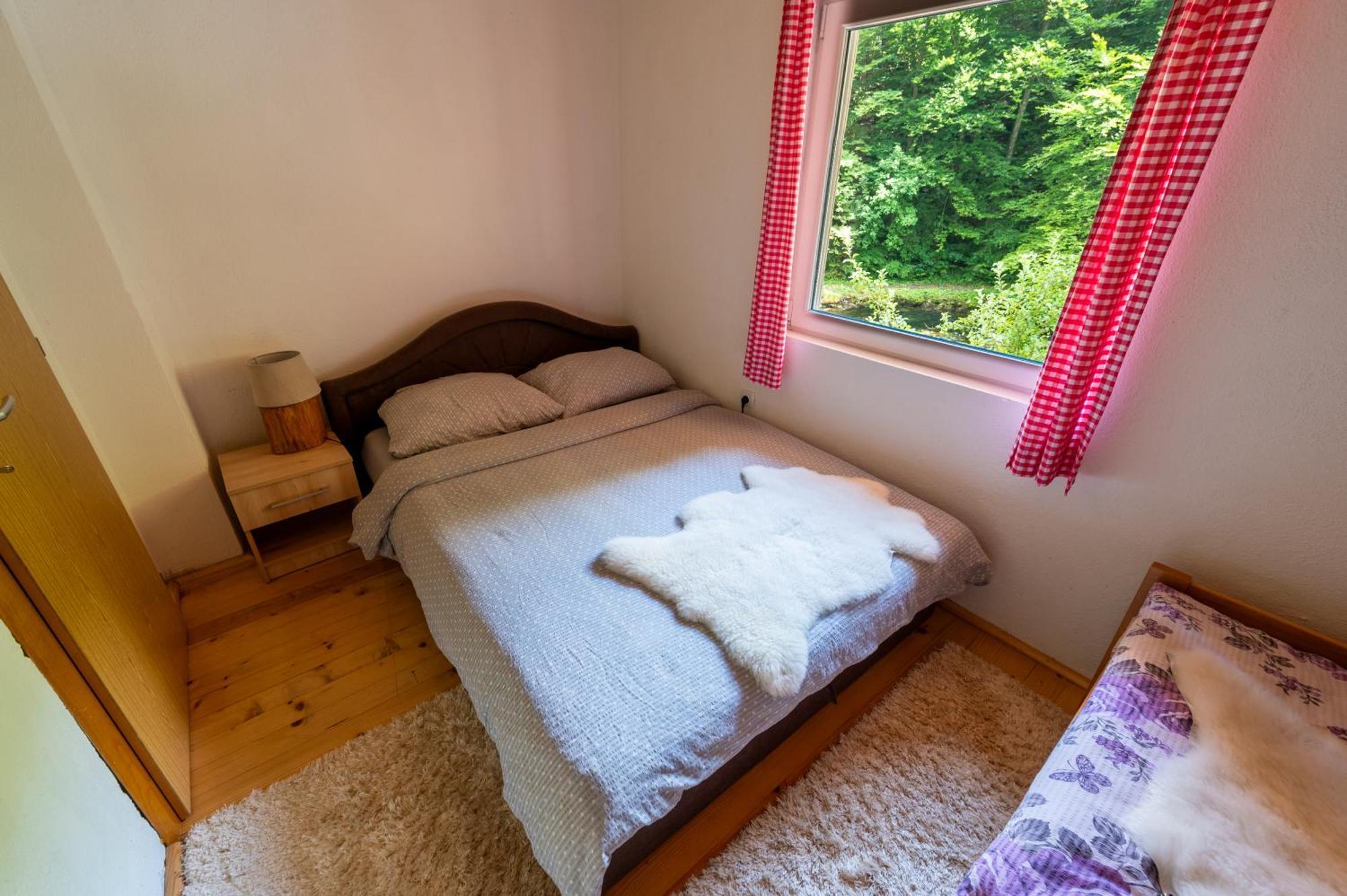 Domacinstvo Na Kraju Svijeta Guest House Sipovo Eksteriør bilde