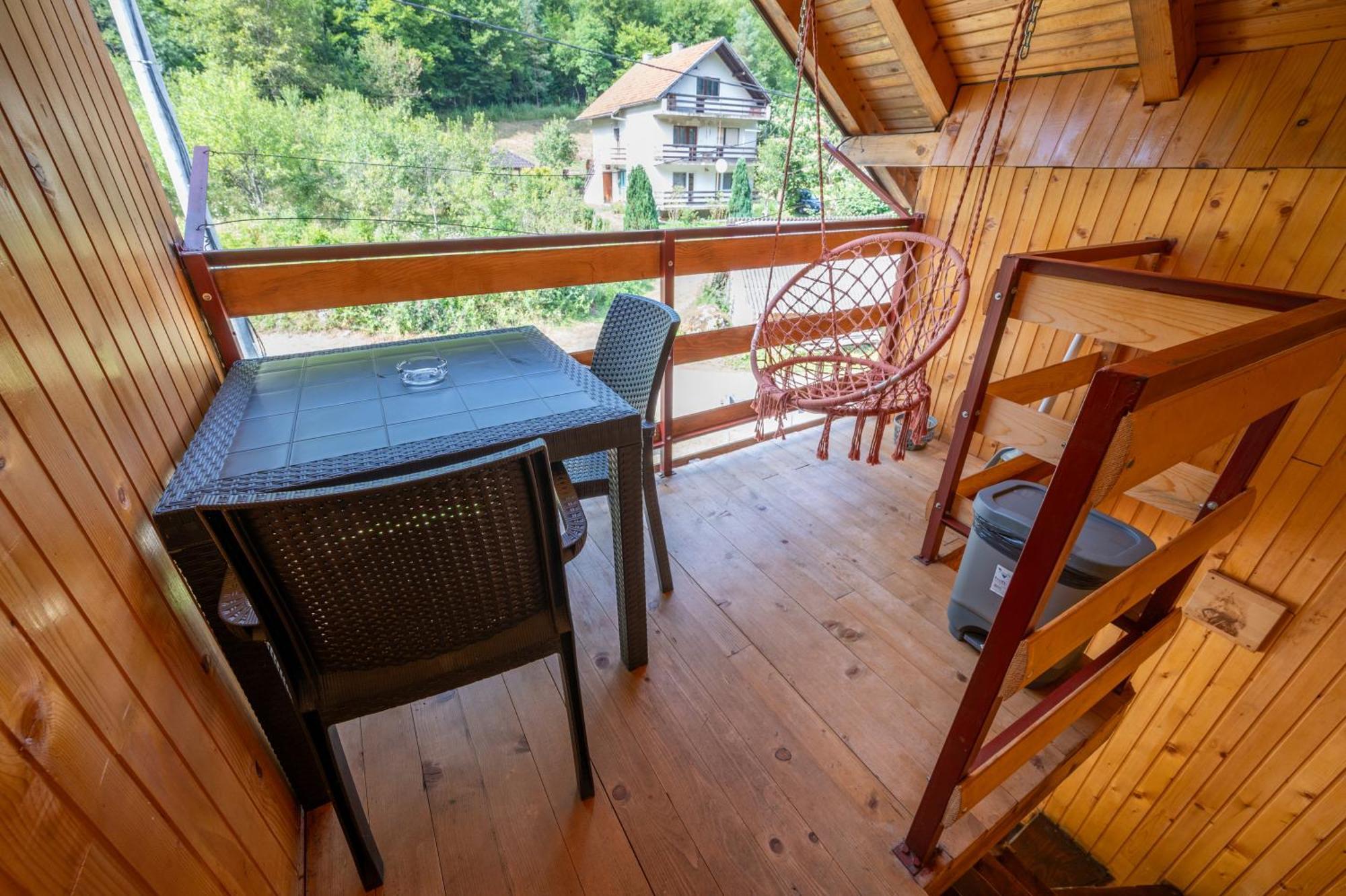 Domacinstvo Na Kraju Svijeta Guest House Sipovo Eksteriør bilde