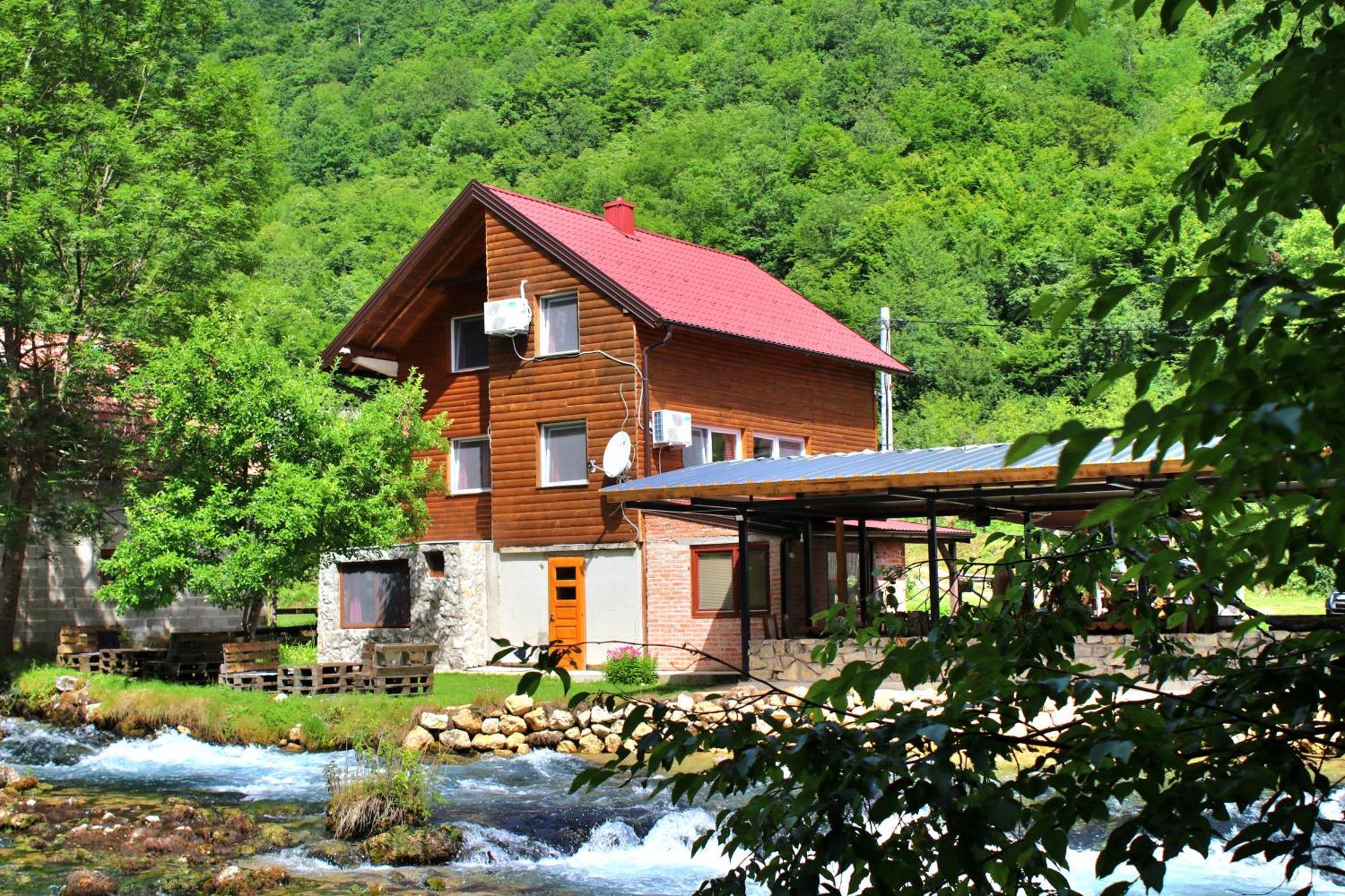 Domacinstvo Na Kraju Svijeta Guest House Sipovo Eksteriør bilde