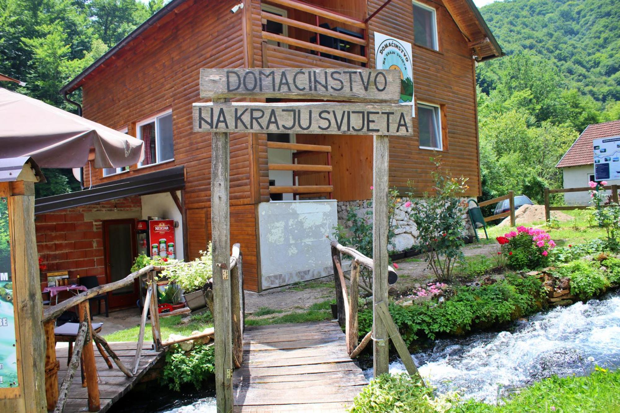 Domacinstvo Na Kraju Svijeta Guest House Sipovo Eksteriør bilde