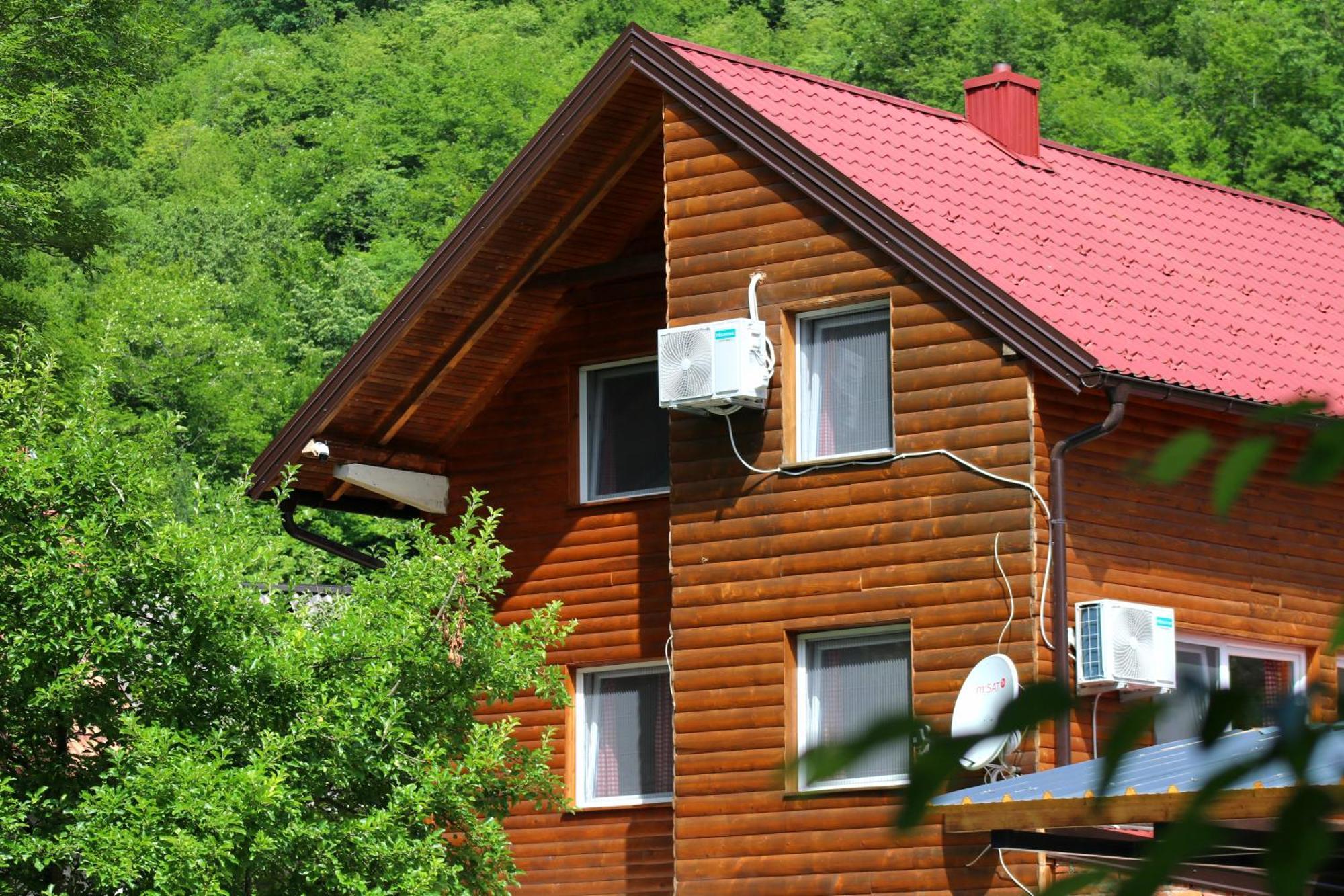 Domacinstvo Na Kraju Svijeta Guest House Sipovo Eksteriør bilde