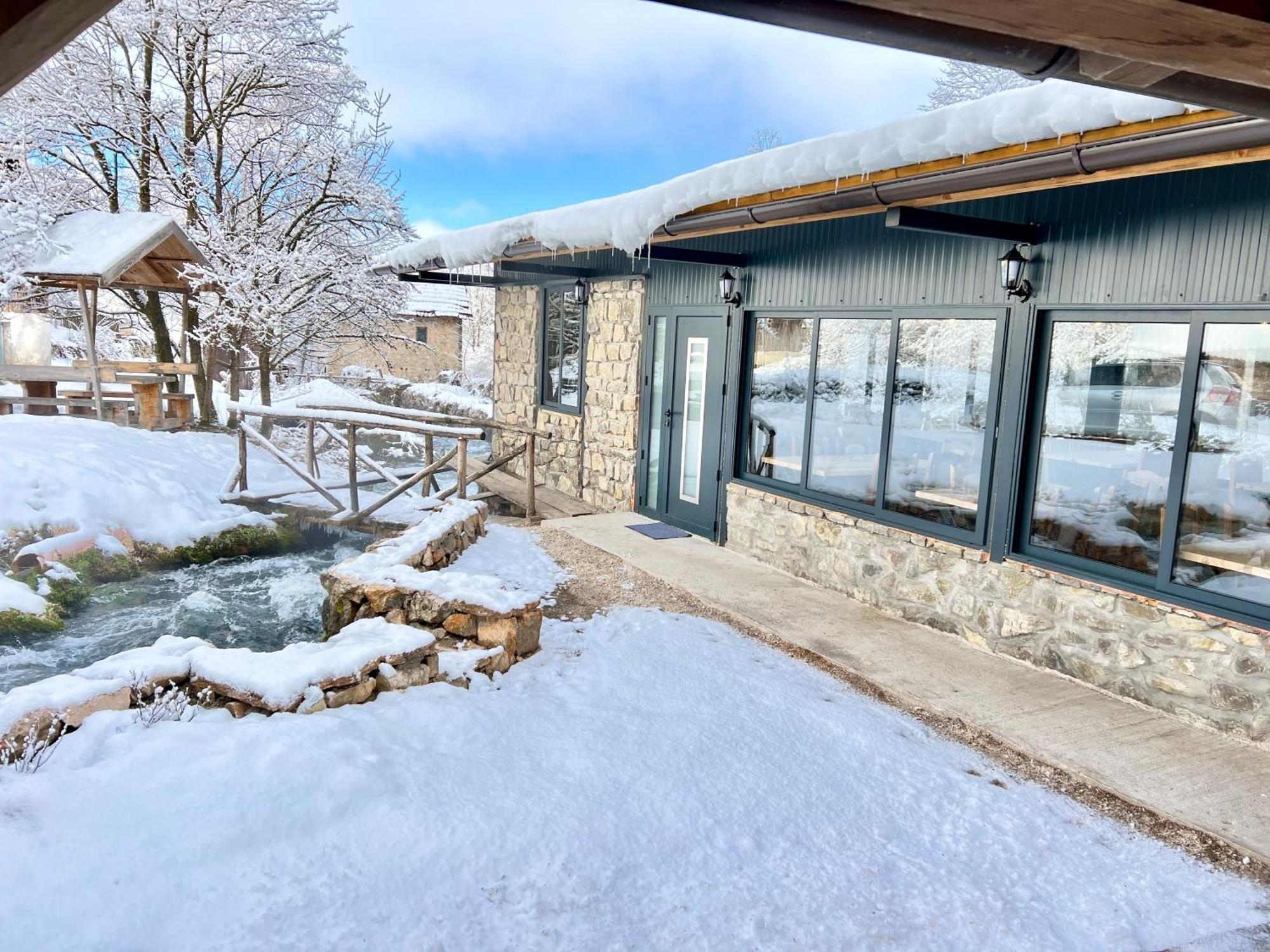 Domacinstvo Na Kraju Svijeta Guest House Sipovo Eksteriør bilde