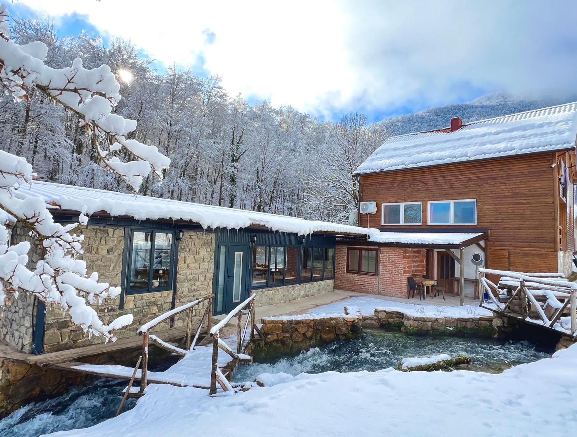 Domacinstvo Na Kraju Svijeta Guest House Sipovo Eksteriør bilde